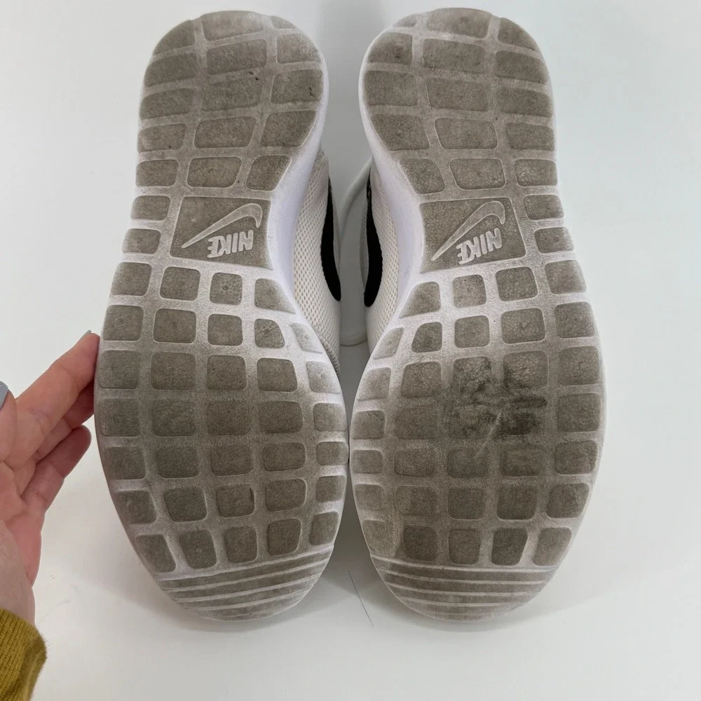 Nike Roshe One SE Casual‎ Sneakers White Black Size 6.5 Athletic Walking Shoes